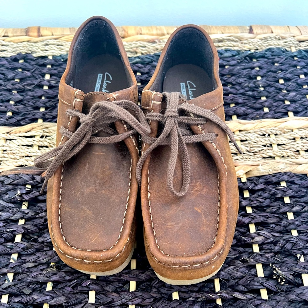 Women’s Clarks padmora style shoes. Size 6.